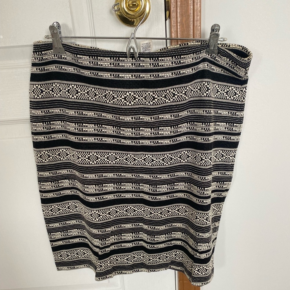 Metaphor Black and White Aztec Pencil Skirt